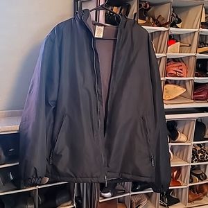 Medium, really warm jacket. It's men's but I wore it😄